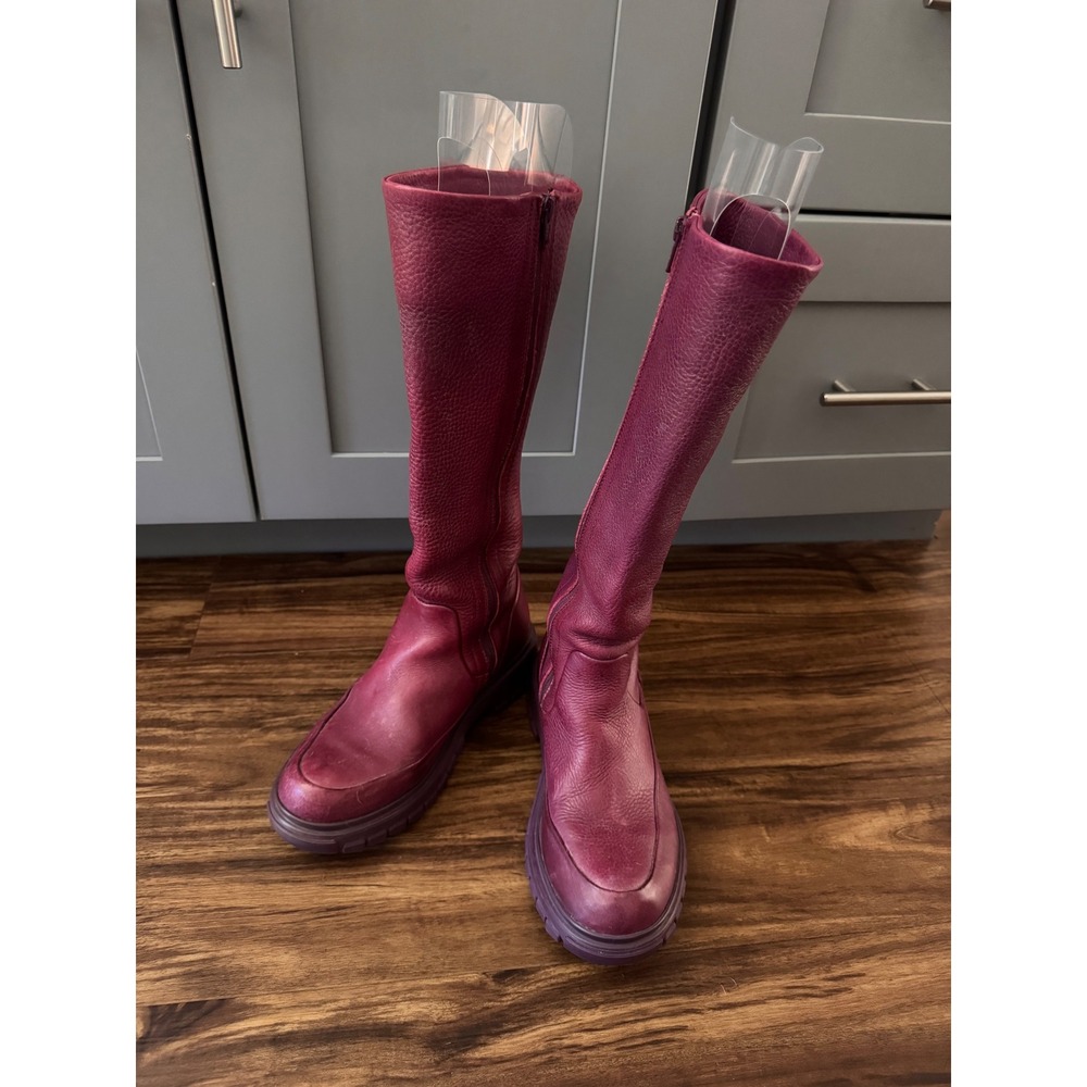 John Fluevog Magenta Pebbled Leather Tall Lug‎ Sole Boots Made in Portugal W6 M4